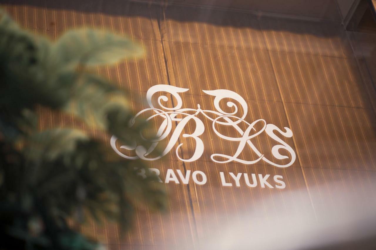 Bravolyuks Hotel Urgentj Eksteriør billede